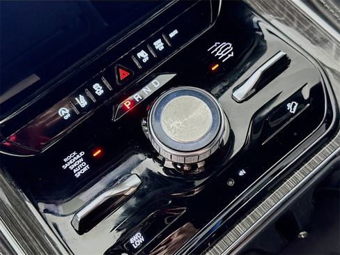 Used 2022 Jeep Wagoneer Series III w/ Premium Group I image 32