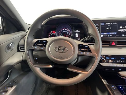 Used 2023 Hyundai Elantra SEL FWD image 15