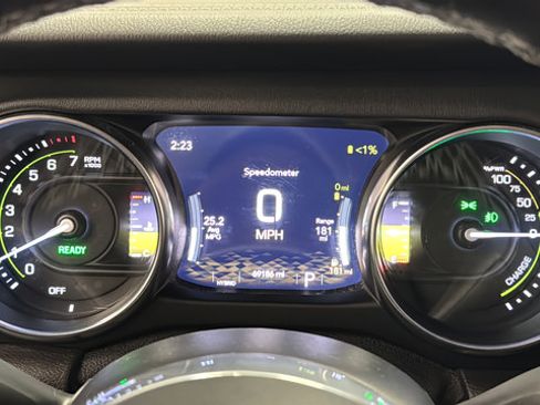 Used 2021 Jeep Wrangler Unlimited Sahara w/ Cold Weather Group AWD/4WD image 16