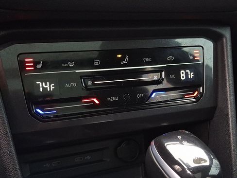 Used 2023 Volkswagen Tiguan SE R-Line image 16