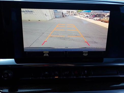 Used 2022 Chevrolet Silverado 1500 LT AWD/4WD image 16