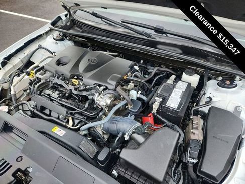 Used 2022 Toyota Camry LE image 14