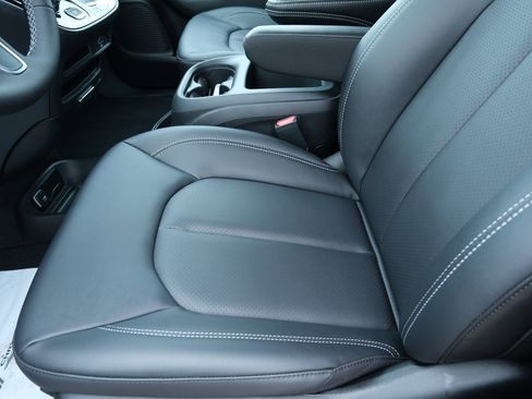 New 2026 Chrysler Voyager LX image 23