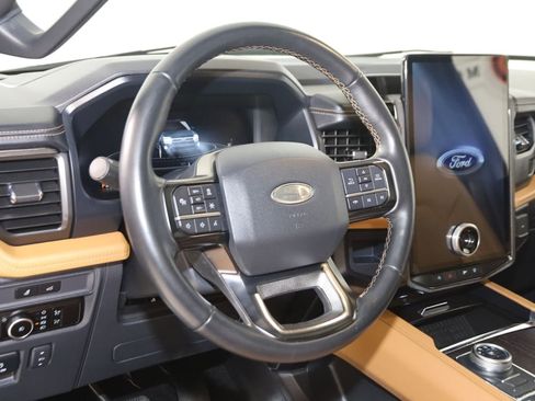 Used 2023 Ford Expedition Platinum AWD/4WD image 6
