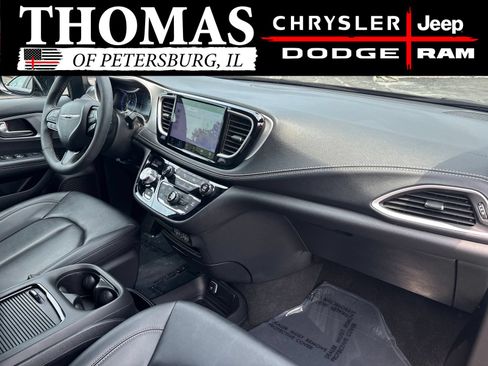 Used 2024 Chrysler Pacifica Touring-L w/ S Appearance Package FWD image 27