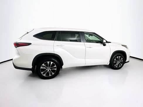Used 2025 Toyota Highlander XLE image 10