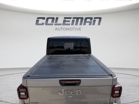 Used 2020 Jeep Gladiator Overland AWD/4WD image 6