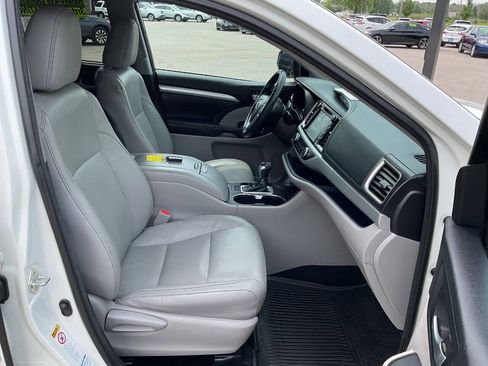 Used 2016 Toyota Highlander XLE AWD/4WD image 48