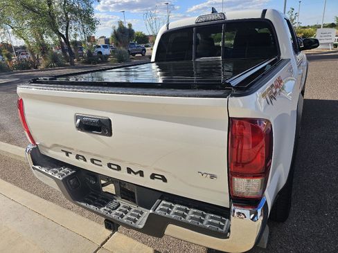 Used 2016 Toyota Tacoma TRD Off-Road w/ Towing Package image 13