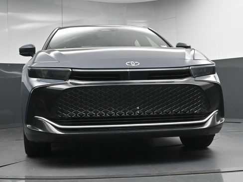 Certified 2025 Toyota Crown XLE image 24