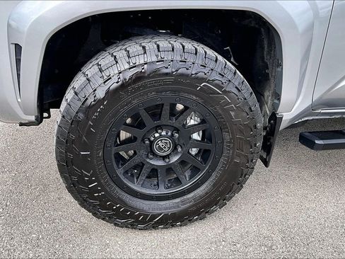Used 2024 Toyota Tacoma TRD Sport image 12