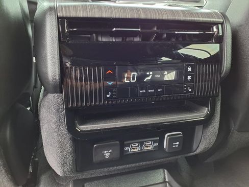 Used 2024 Jeep Wagoneer Series II AWD/4WD image 24