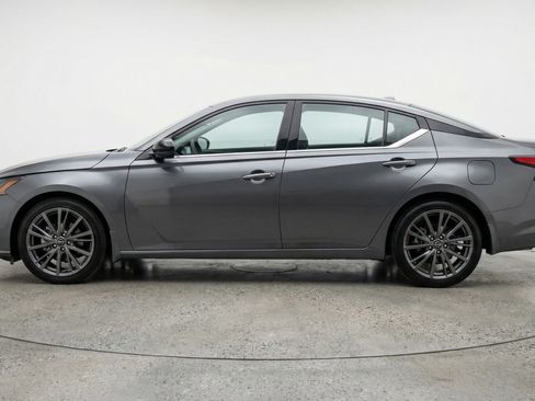 Used 2025 Nissan Altima 2.5 SV image 5