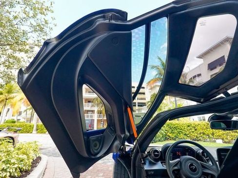 Used 2019 McLaren Senna image 60