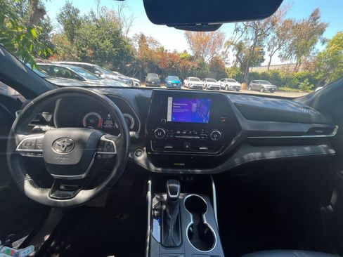 Used 2025 Toyota Highlander XSE AWD/4WD image 34