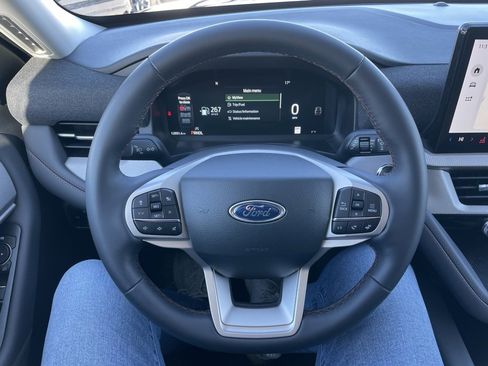 Used 2025 Ford Explorer Active image 24