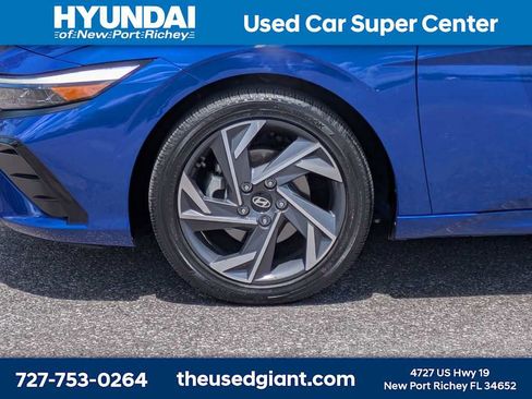 Certified 2025 Hyundai Elantra SEL FWD image 10