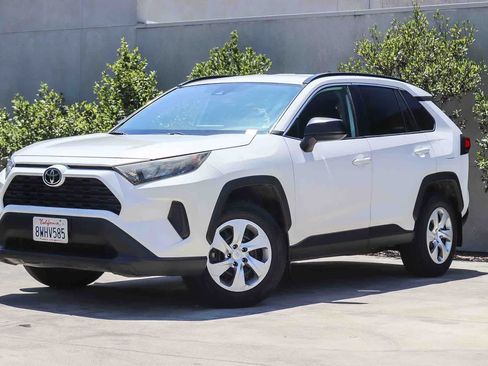 Used 2021 Toyota RAV4 LE FWD image 1
