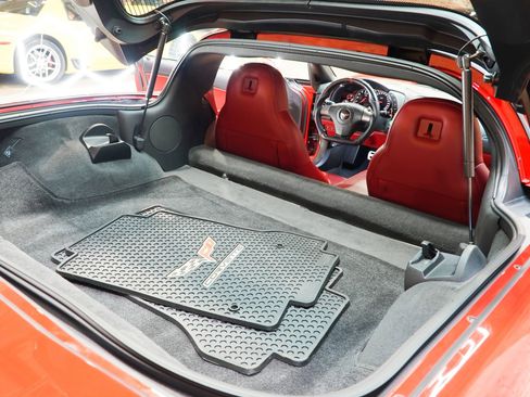Used 2006 Chevrolet Corvette Coupe w/ Preferred Equipment Group RWD image 34