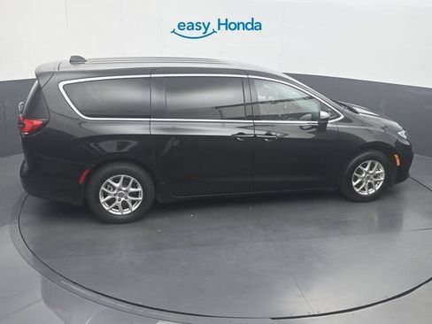 Used 2023 Chrysler Pacifica Touring-L FWD image 26