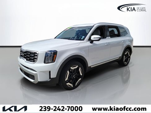 Certified 2025 Kia Telluride S FWD image 3