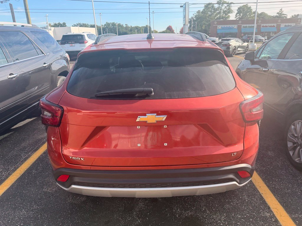 Used 2024 Chevrolet Trax LT w/ LT Convenience Package FWD image 7