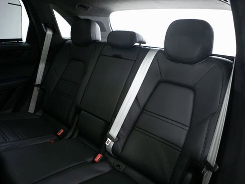 New 2026 Porsche Cayenne GTS image 32