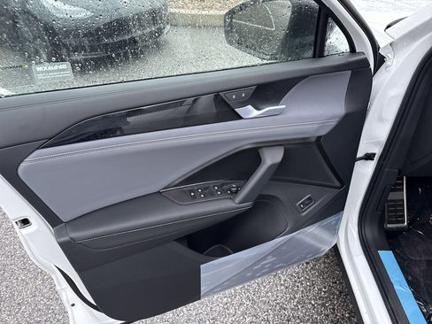 New 2026 Volkswagen Tiguan SE R-Line image 8