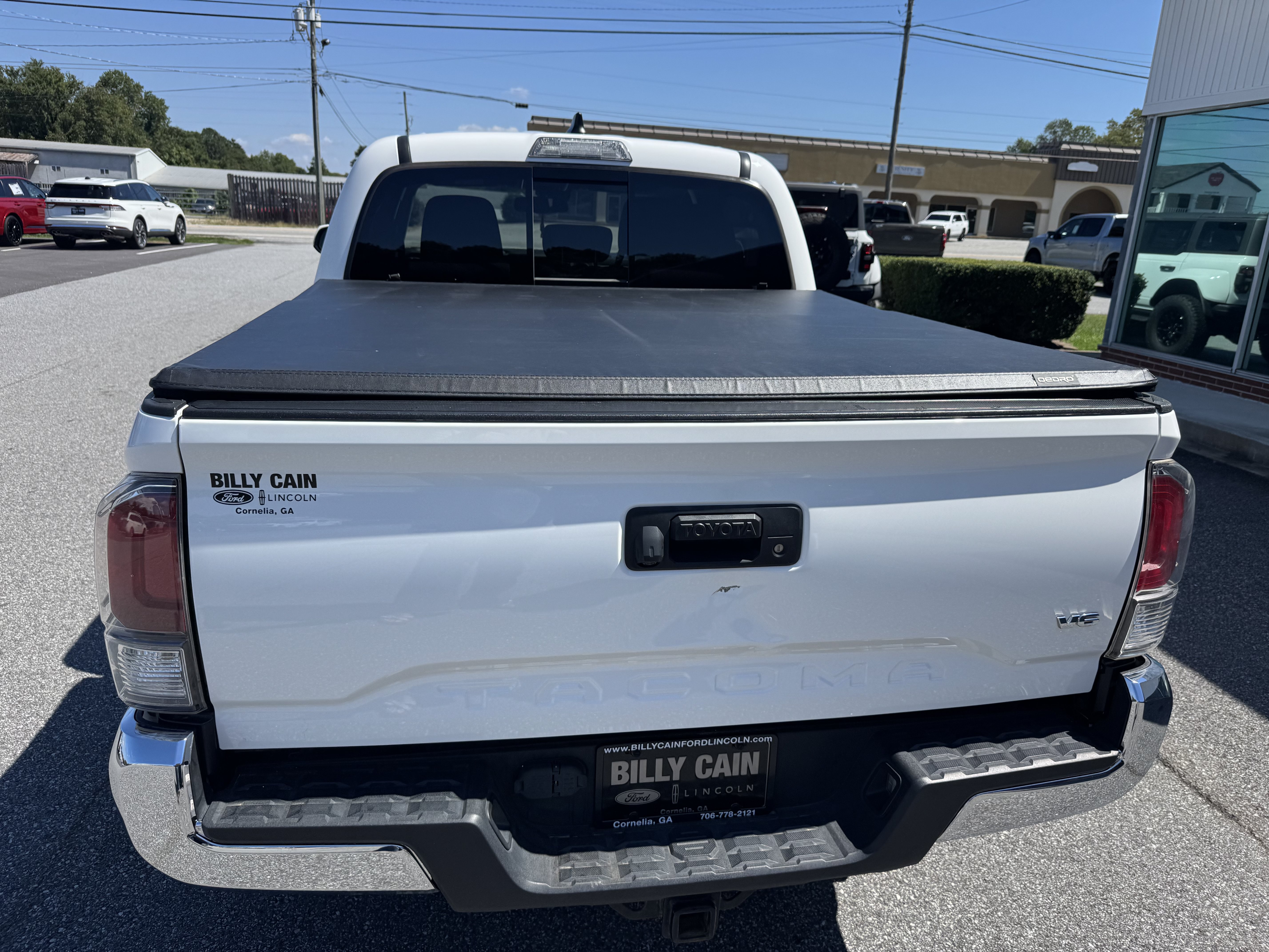 Used 2022 Toyota Tacoma TRD Off-Road AWD/4WD image 3