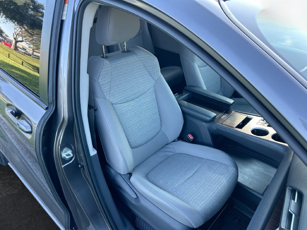 Used 2021 Toyota Sienna LE FWD image 32