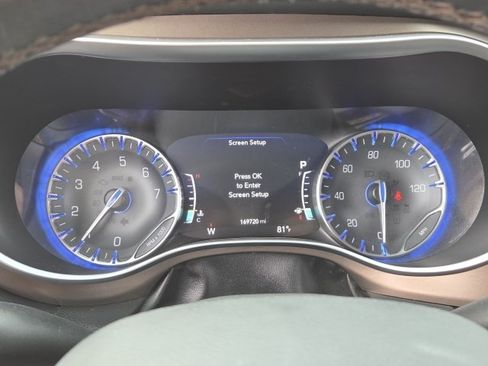 Used 2017 Chrysler Pacifica Touring-L Plus w/ Tire & Wheel Group FWD image 19