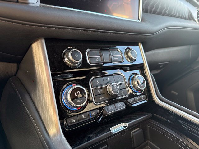 Used 2024 GMC Yukon XL Denali w/ Advanced Technology Package AWD/4WD image 19