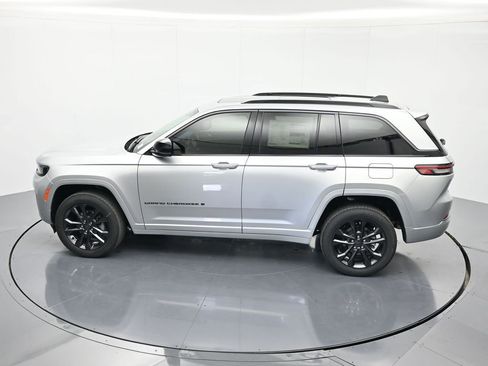 New 2026 Jeep Grand Cherokee Limited AWD/4WD image 35