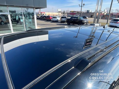 Used 2023 Land Rover Defender 110 SE AWD/4WD image 46