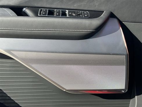 New 2026 Cadillac Vistiq Platinum image 24