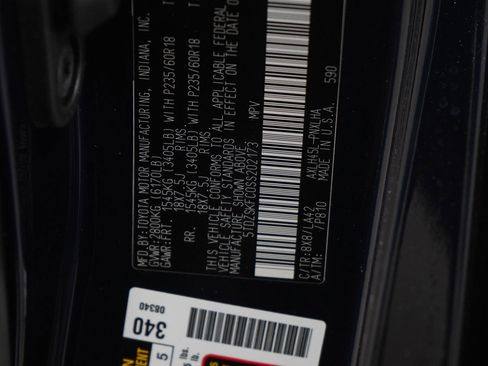 Used 2025 Toyota Sienna Limited image 32