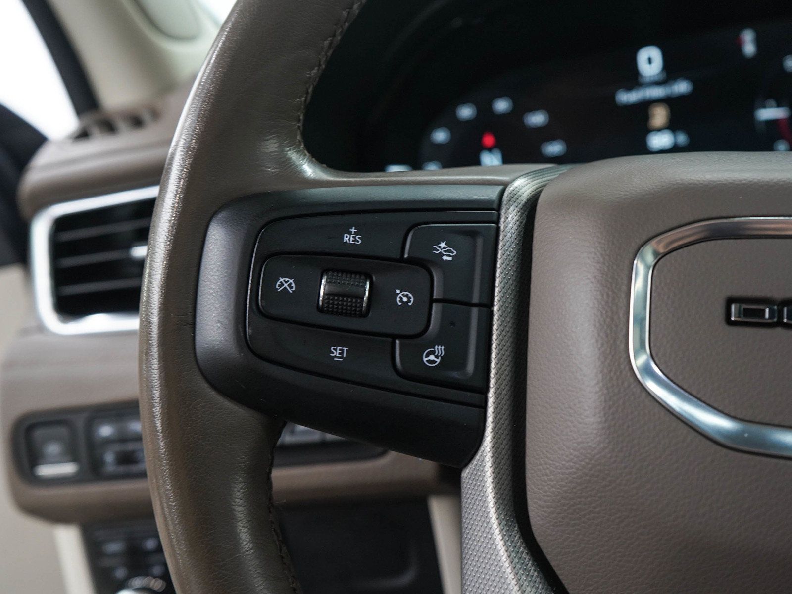 Used 2022 GMC Yukon Denali AWD/4WD image 28