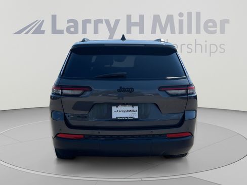 Certified 2022 Jeep Grand Cherokee L Laredo AWD/4WD image 4