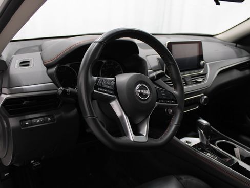 Used 2024 Nissan Altima 2.5 SR FWD image 12