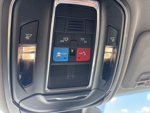 Used 2023 Jeep Grand Cherokee Laredo image 33