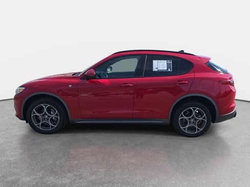 Used 2022 Alfa Romeo Stelvio Ti image 8