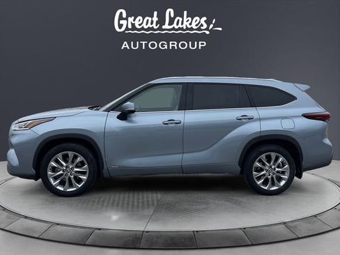 Used 2024 Toyota Highlander Limited image 2