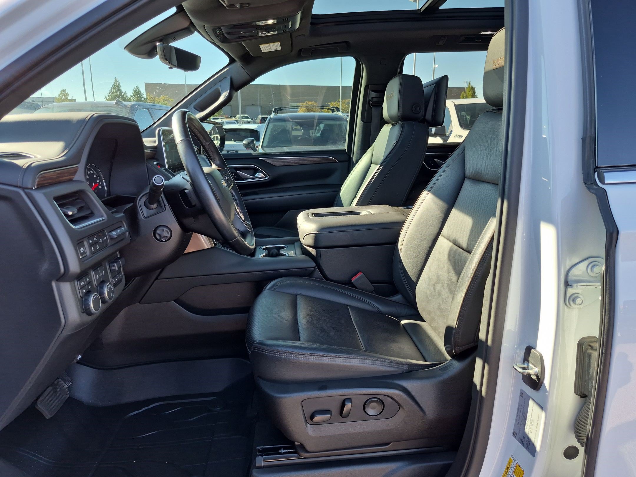 Used 2021 Chevrolet Tahoe High Country w/ Premium Package AWD/4WD image 15