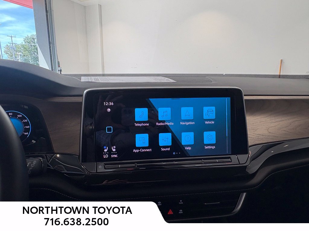 Used 2025 Volkswagen Atlas SE AWD/4WD image 25