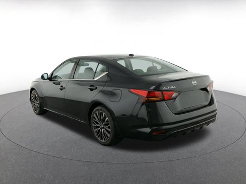 Used 2025 Nissan Altima 2.5 SV FWD image 7
