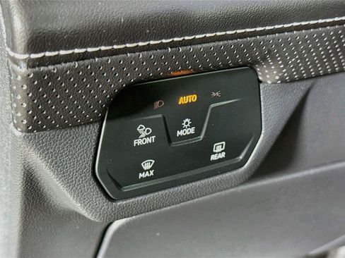 Used 2025 Volkswagen Atlas Cross Sport SEL AWD/4WD image 12