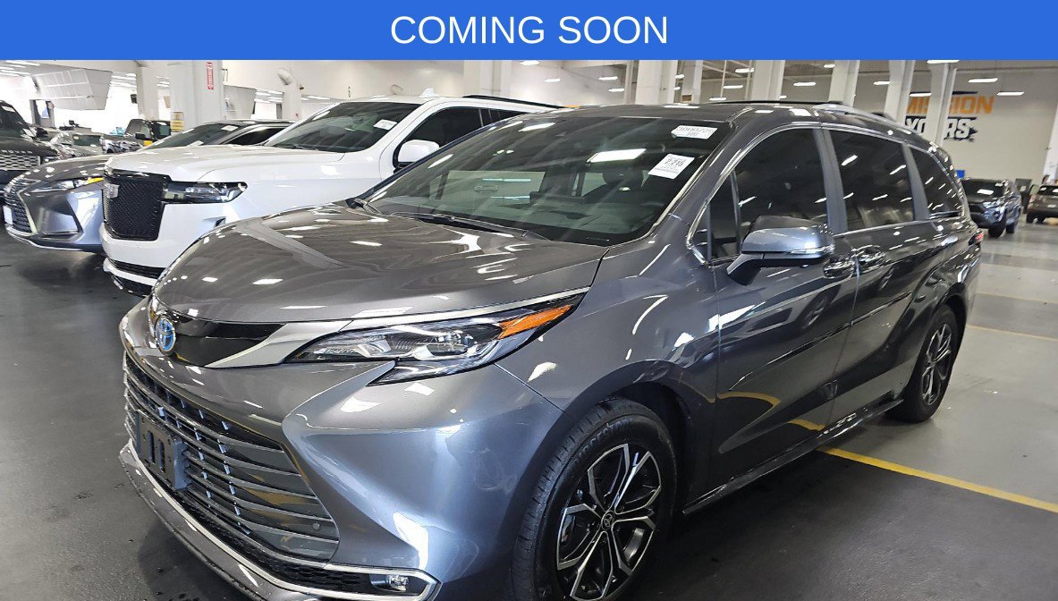 Used 2025 Toyota Sienna Platinum AWD/4WD image 1