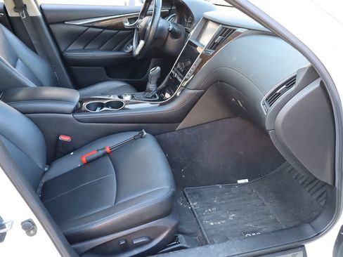 Used 2018 INFINITI Q50 Luxe w/ Essential Package (3.0T Luxe) AWD/4WD image 17