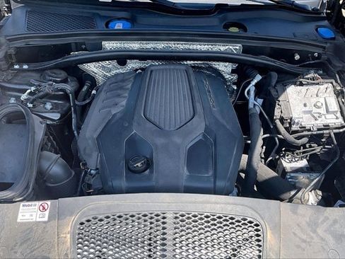 Used 2024 Porsche Macan AWD/4WD image 30