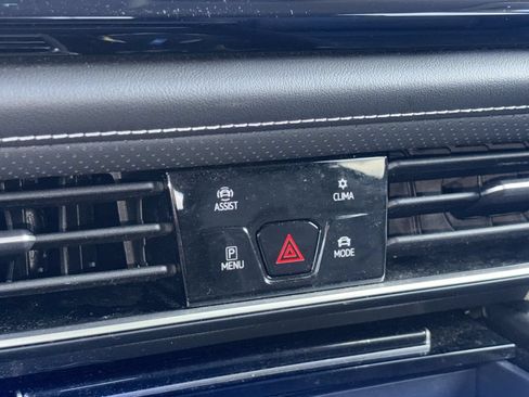 Used 2025 Volkswagen Atlas SE FWD image 5